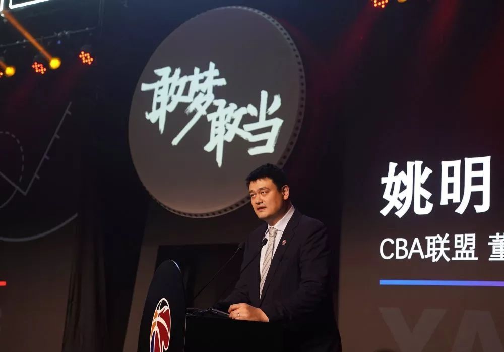 白袜踩踏